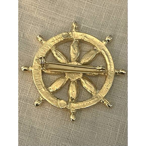 Vintage Enamel Daisy‎ Ship's Wheel Brooch Pin Goldtone Nautical Floral Red White - Picture 2 of 3
